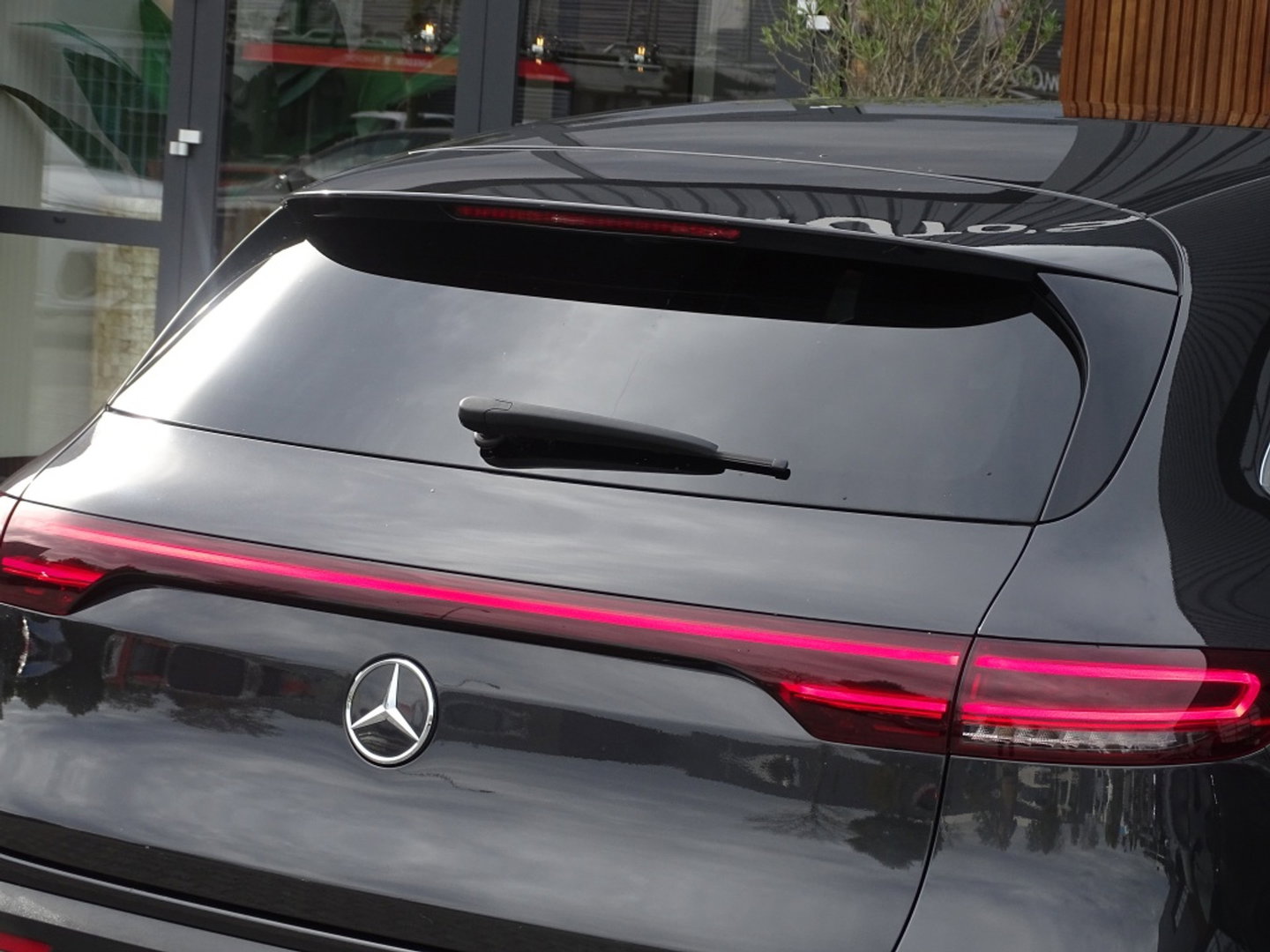 Mercedes-Benz EQC 400 4M 408PK AMG / Burmester / 360° / *NAP*