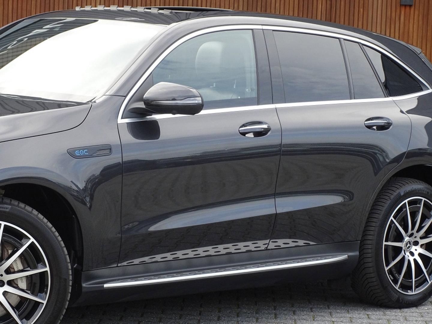 Mercedes-Benz EQC 400 4M 408PK AMG / Burmester / 360° / *NAP*