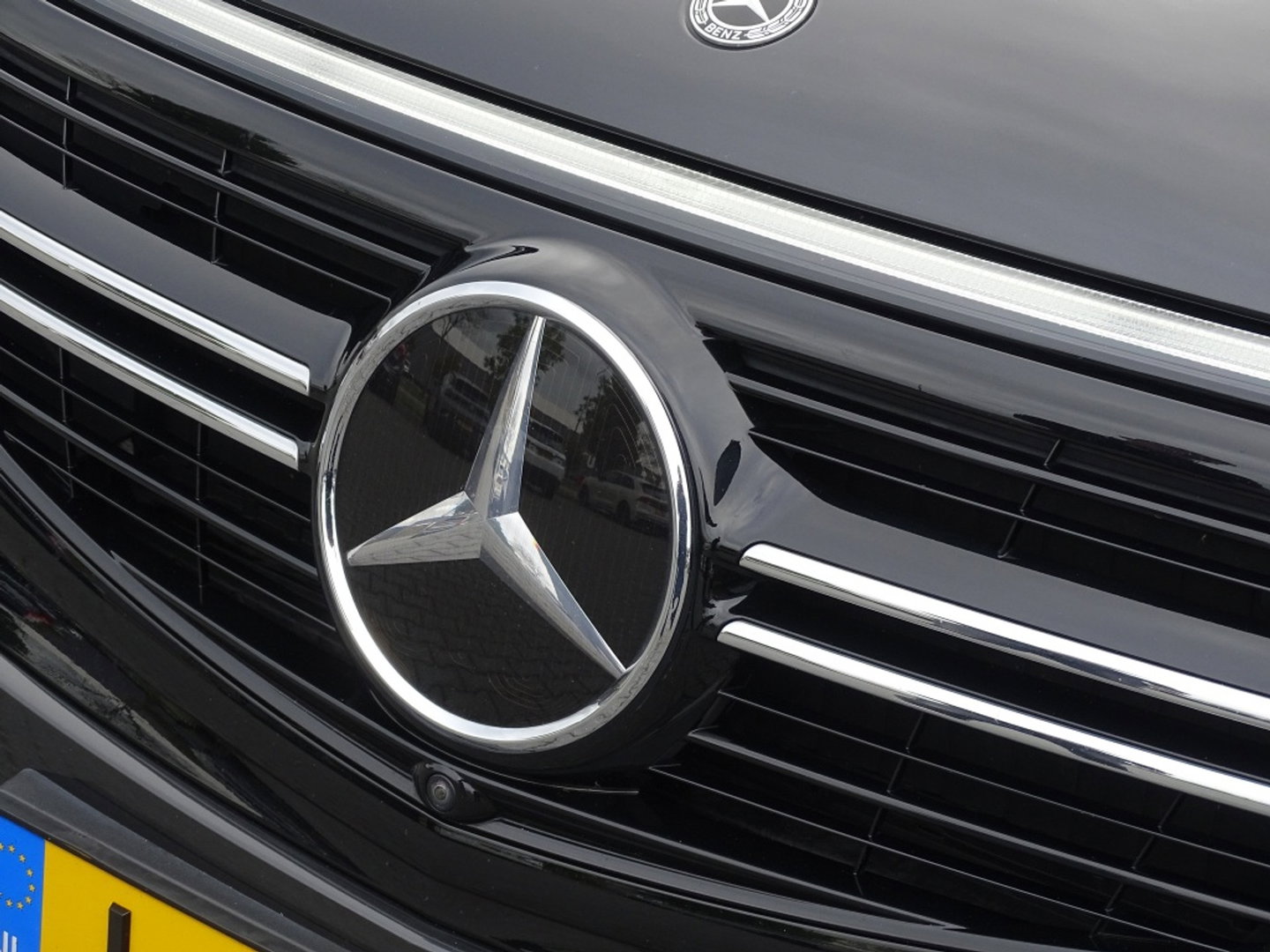 Mercedes-Benz EQC 400 4M 408PK AMG / Burmester / 360° / *NAP*