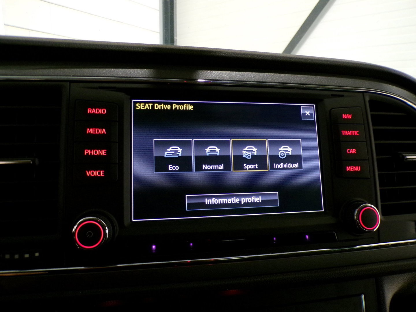 SEAT Leon ST 1.4 EcoTSI FR "Automaat" Apple-Carplay Stoelverwarming Android-Auto Drive-mode 19"Velgen Full-LED Parkeersensoren