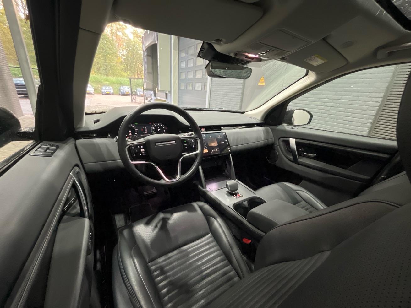 Land Rover Discovery Sport P300e Dynamic SE | Panoramadak | 19 inch | Trekhaak | Camera
