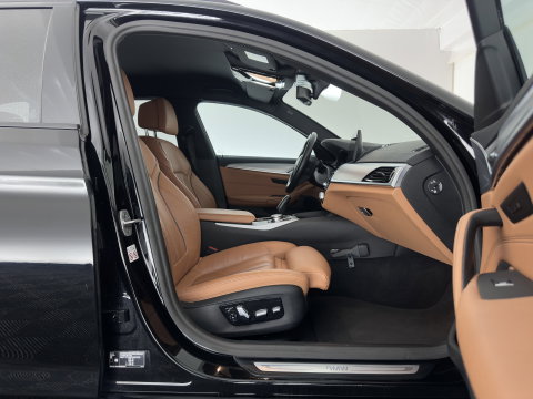 BMW 5 Serie Touring 530e Business Edition Plus (Plug-in) (INCL.BTW) *LEATHER | FULL-LED | MEMORY-PACK | HEATED-COMFORTSEATS | NAVI-FULLMAP | PRIVACY-GLASS | ECC | PDC | CRUISE | 18''ALU | TOWBAR*