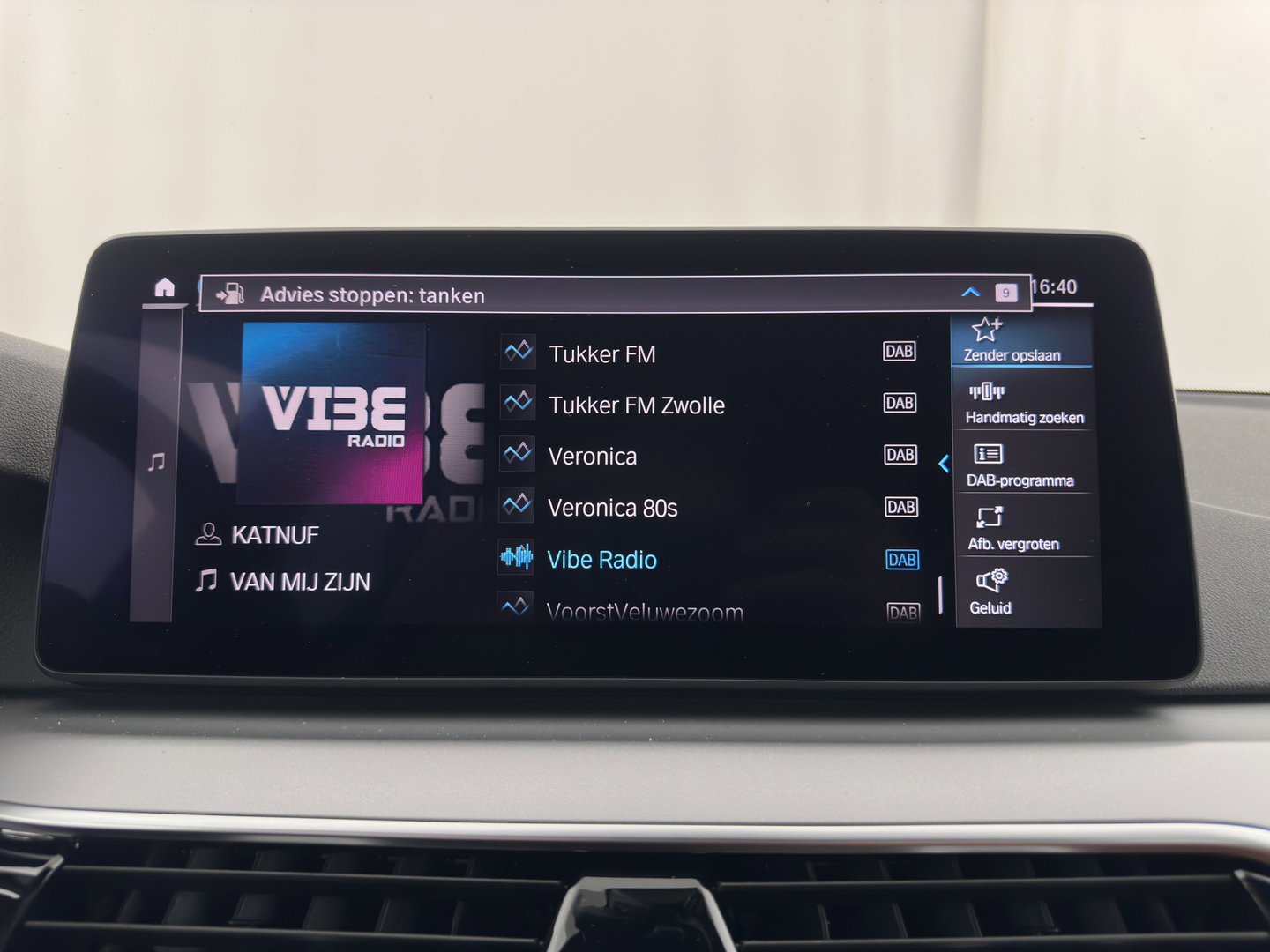 BMW 5 Serie Touring 530e Business Edition Plus (Plug-in) (INCL.BTW) *LEATHER | FULL-LED | MEMORY-PACK | HEATED-COMFORTSEATS | NAVI-FULLMAP | PRIVACY-GLASS | ECC | PDC | CRUISE | 18''ALU | TOWBAR*