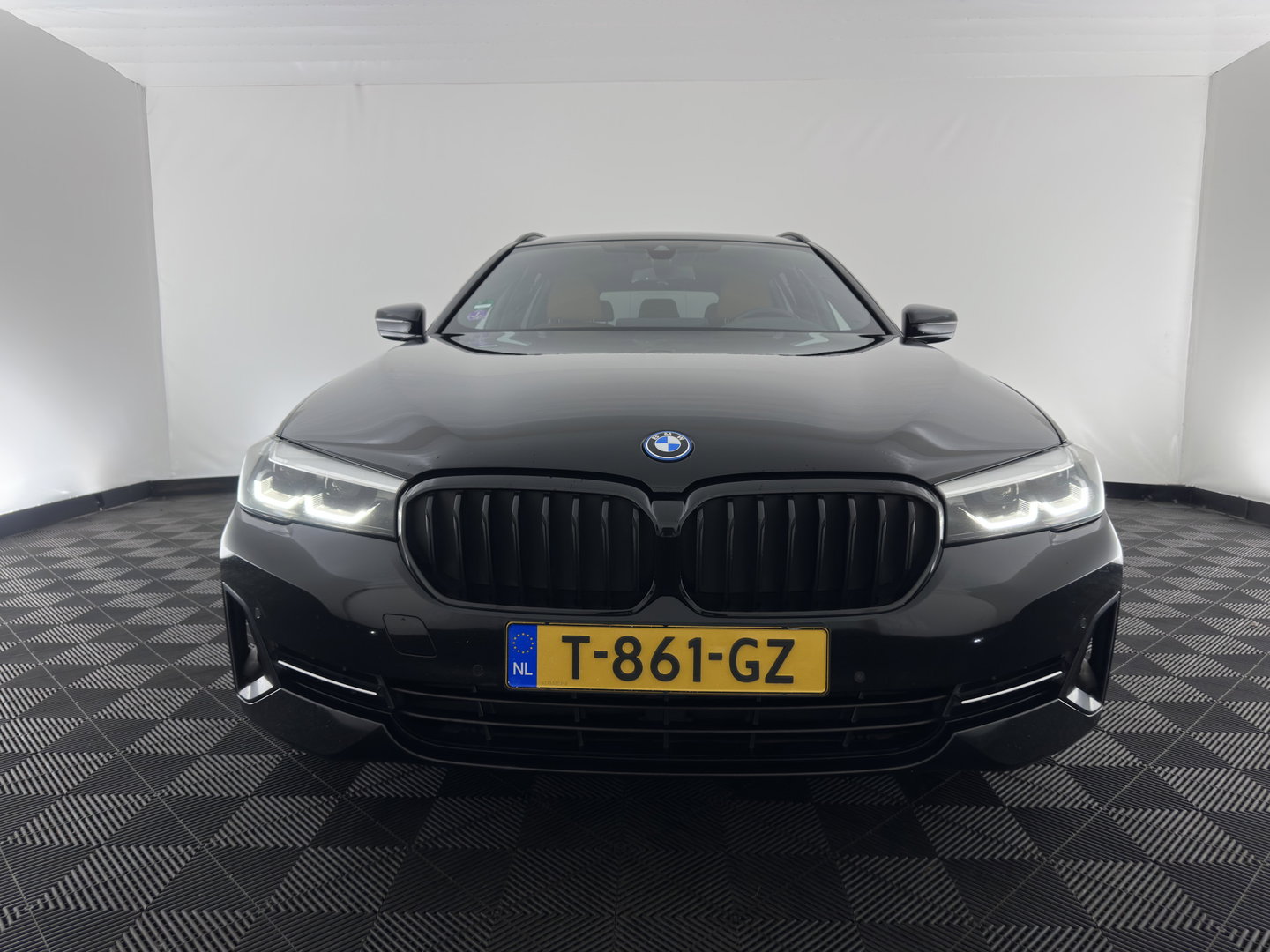 BMW 5 Serie Touring 530e Business Edition Plus (Plug-in) (INCL.BTW) *LEATHER | FULL-LED | MEMORY-PACK | HEATED-COMFORTSEATS | NAVI-FULLMAP | PRIVACY-GLASS | ECC | PDC | CRUISE | 18''ALU | TOWBAR*