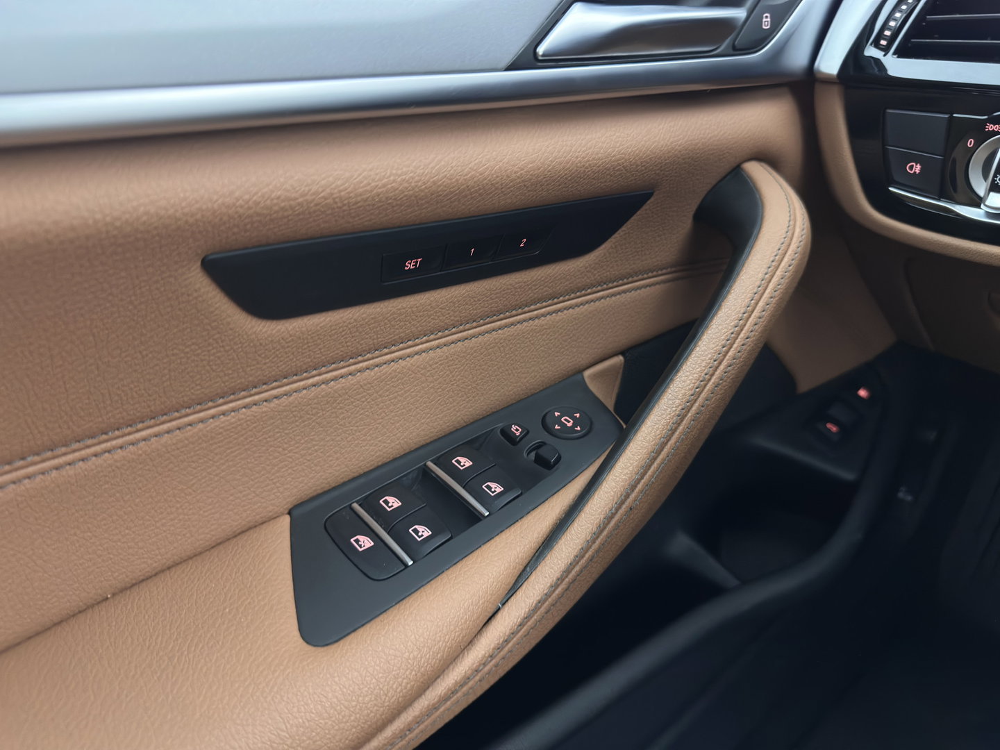 BMW 5 Serie Touring 530e Business Edition Plus (Plug-in) (INCL.BTW) *LEATHER | FULL-LED | MEMORY-PACK | HEATED-COMFORTSEATS | NAVI-FULLMAP | PRIVACY-GLASS | ECC | PDC | CRUISE | 18''ALU | TOWBAR*