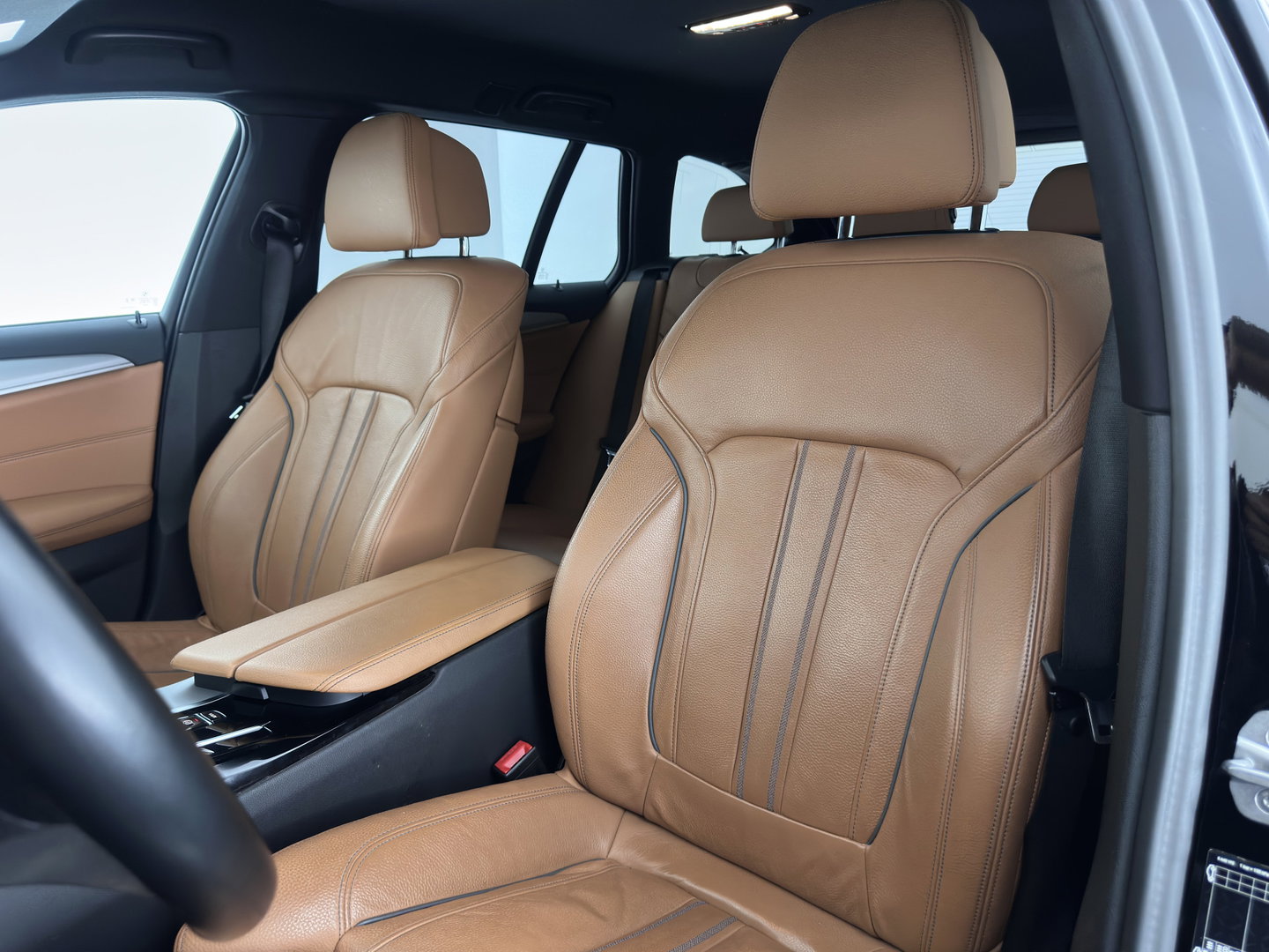 BMW 5 Serie Touring 530e Business Edition Plus (Plug-in) (INCL.BTW) *LEATHER | FULL-LED | MEMORY-PACK | HEATED-COMFORTSEATS | NAVI-FULLMAP | PRIVACY-GLASS | ECC | PDC | CRUISE | 18''ALU | TOWBAR*