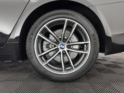 BMW 5 Serie Touring 530e Business Edition Plus (Plug-in) (INCL.BTW) *LEATHER | FULL-LED | MEMORY-PACK | HEATED-COMFORTSEATS | NAVI-FULLMAP | PRIVACY-GLASS | ECC | PDC | CRUISE | 18''ALU | TOWBAR*