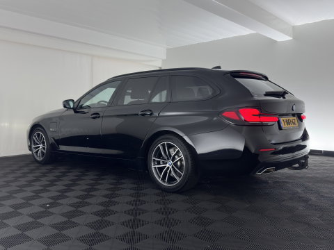 BMW 5 Serie Touring 530e Business Edition Plus (Plug-in) (INCL.BTW) *LEATHER | FULL-LED | MEMORY-PACK | HEATED-COMFORTSEATS | NAVI-FULLMAP | PRIVACY-GLASS | ECC | PDC | CRUISE | 18''ALU | TOWBAR*