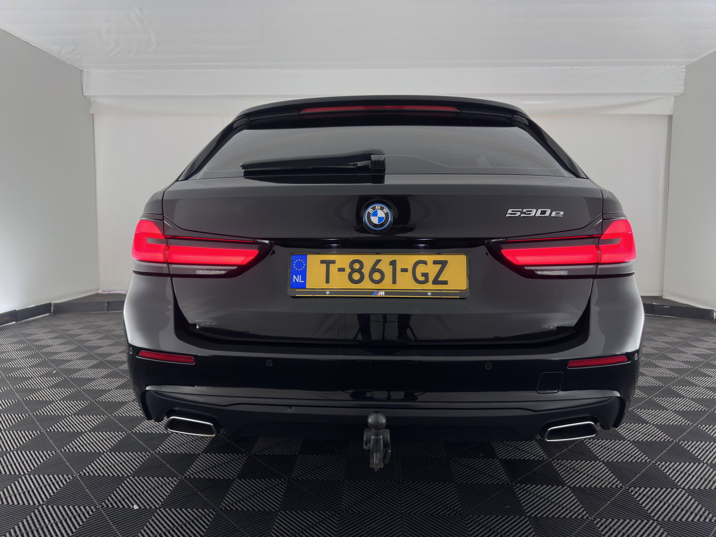 BMW 5 Serie Touring 530e Business Edition Plus (Plug-in) (INCL.BTW) *LEATHER | FULL-LED | MEMORY-PACK | HEATED-COMFORTSEATS | NAVI-FULLMAP | PRIVACY-GLASS | ECC | PDC | CRUISE | 18''ALU | TOWBAR*