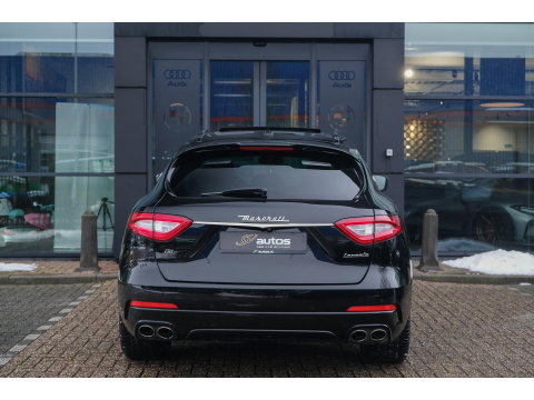 Maserati Levante Gransport 3.0 V6 D 275pk Panoramadak Schaalstoelen VOL!!! Carbon pakket NLauto 21" LMV Stoelkoeling Luchtvering