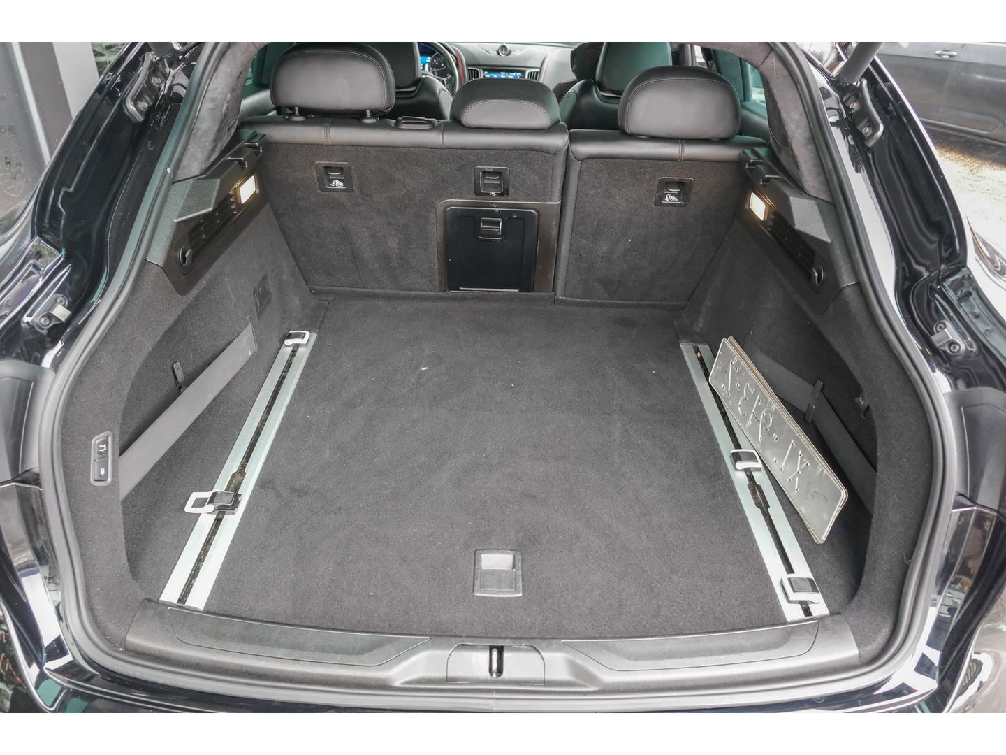 Maserati Levante Gransport 3.0 V6 D 275pk Panoramadak Schaalstoelen VOL!!! Carbon pakket NLauto 21" LMV Stoelkoeling Luchtvering