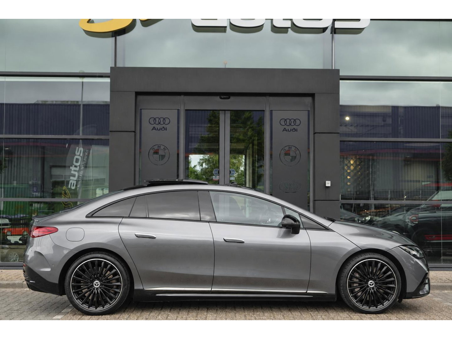 Mercedes-Benz EQE 350+ AMG 292pk 91 kWh Panoramadak Burmester Luchtvering Head-up Carplay BOMVOL!