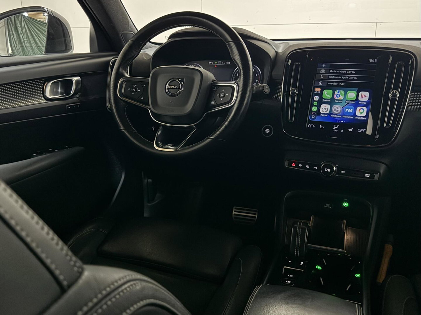 Volvo XC40 2.0 T4 R-Design Pano Camera Carplay Trekh. NAP