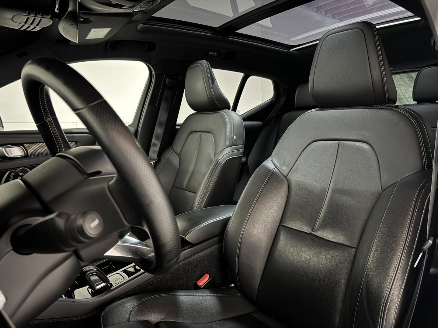 Volvo XC40 2.0 T4 R-Design Pano Camera Carplay Trekh. NAP