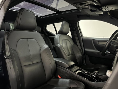 Volvo XC40 2.0 T4 R-Design Pano Camera Carplay Trekh. NAP