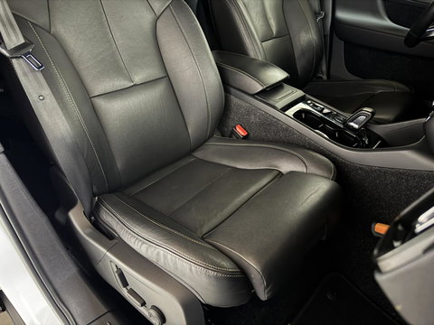 Volvo XC40 2.0 T4 R-Design Pano Camera Carplay Trekh. NAP