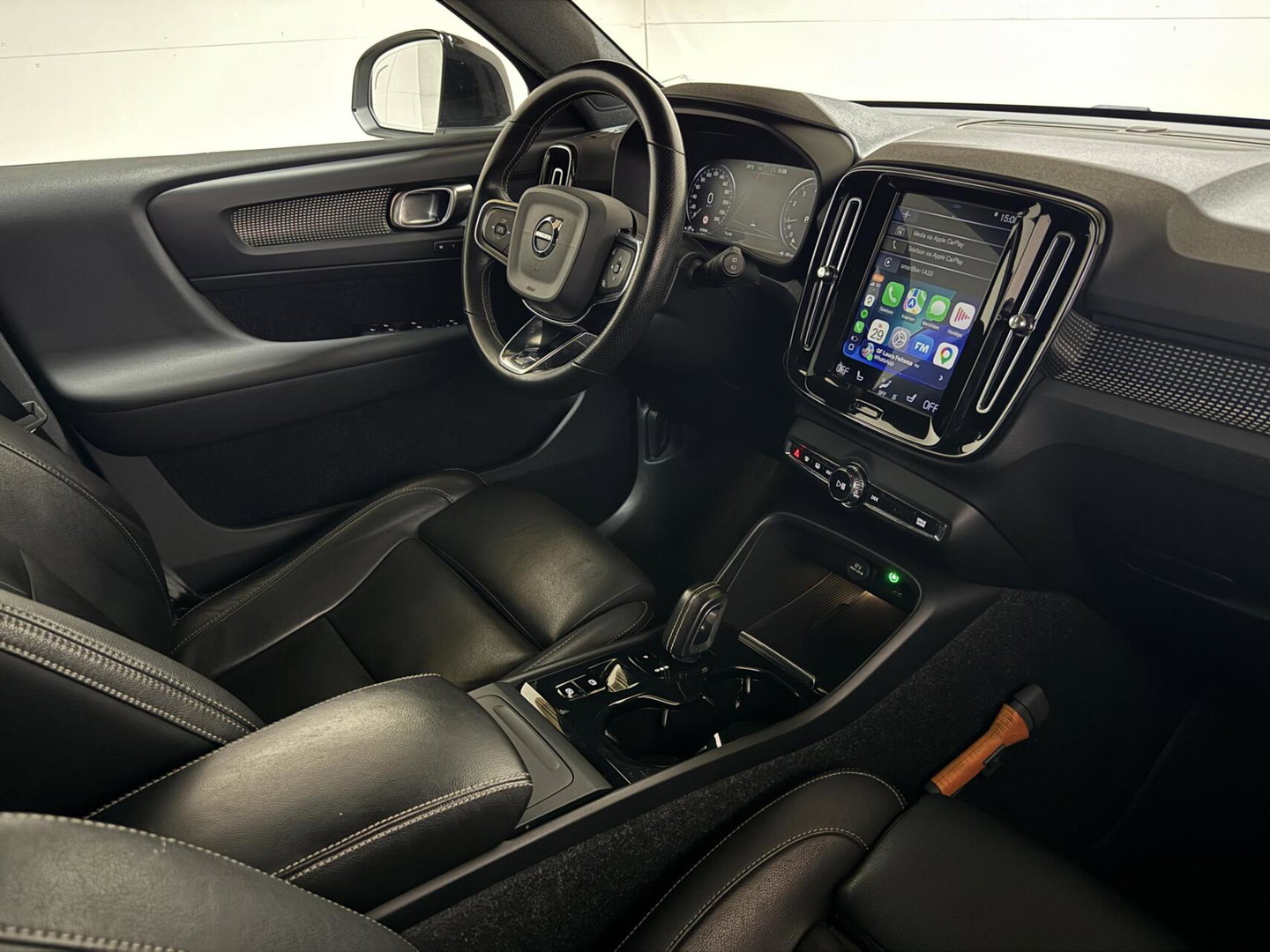 Volvo XC40 2.0 T4 R-Design Pano Camera Carplay Trekh. NAP