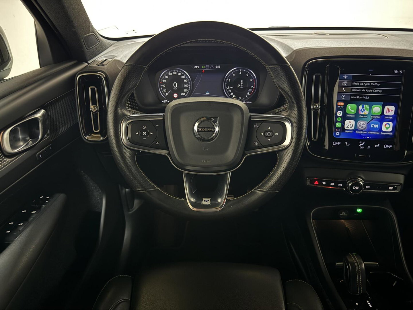 Volvo XC40 2.0 T4 R-Design Pano Camera Carplay Trekh. NAP