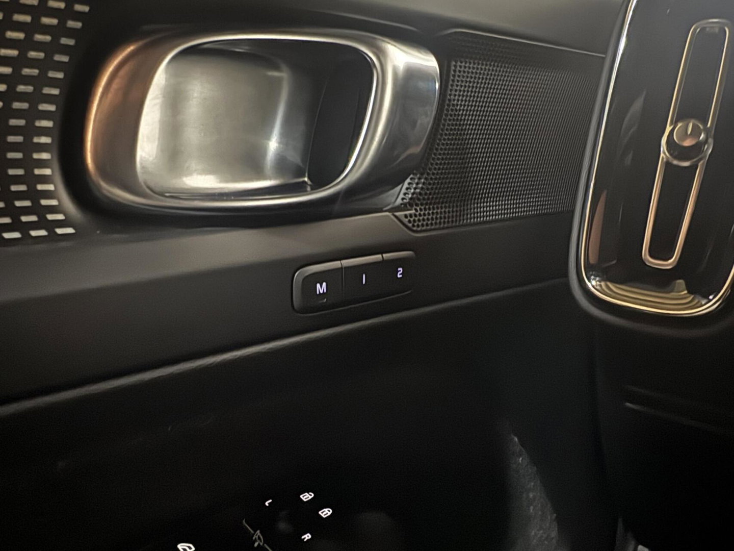 Volvo XC40 2.0 T4 R-Design Pano Camera Carplay Trekh. NAP
