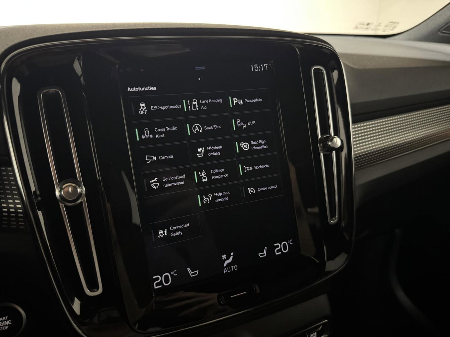 Volvo XC40 2.0 T4 R-Design Pano Camera Carplay Trekh. NAP