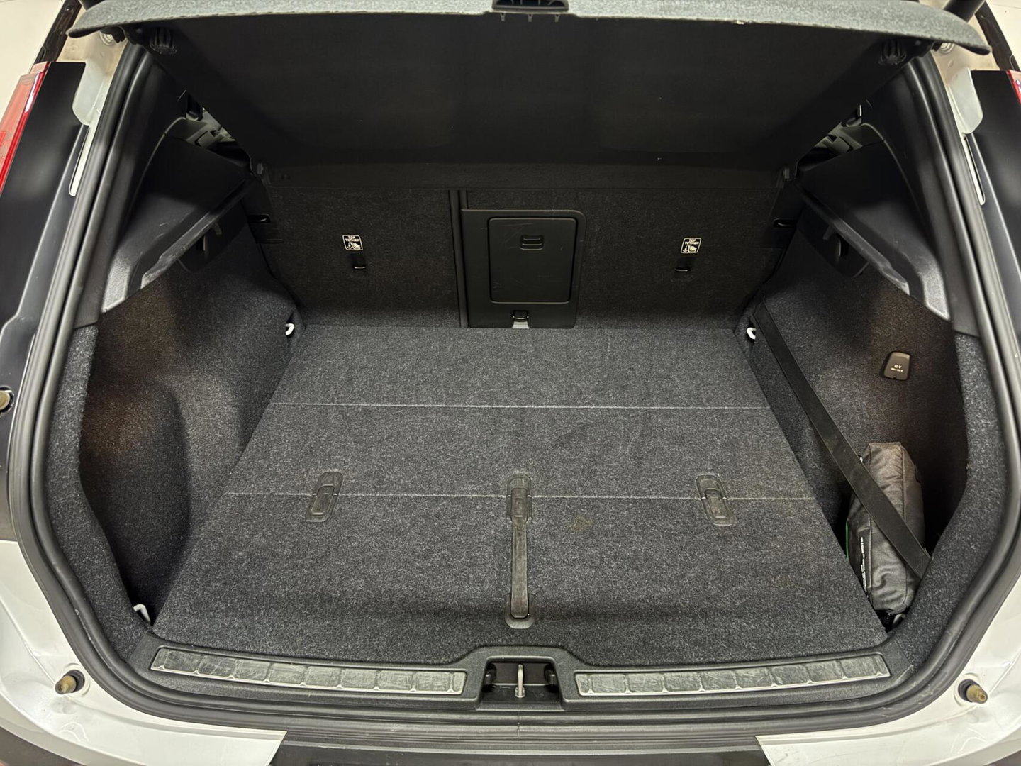 Volvo XC40 2.0 T4 R-Design Pano Camera Carplay Trekh. NAP