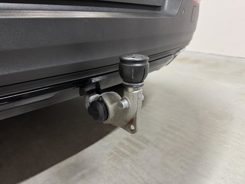 Volvo XC40 2.0 T4 R-Design Pano Camera Carplay Trekh. NAP