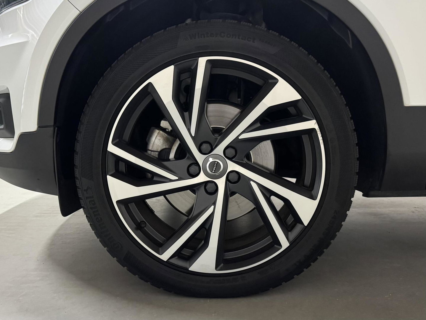 Volvo XC40 2.0 T4 R-Design Pano Camera Carplay Trekh. NAP