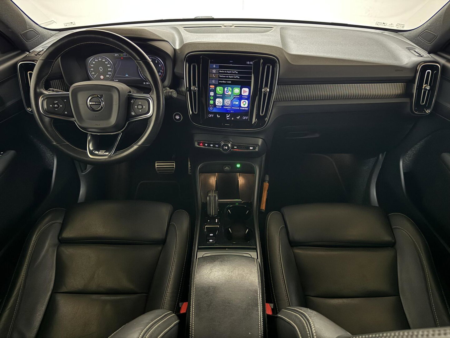 Volvo XC40 2.0 T4 R-Design Pano Camera Carplay Trekh. NAP