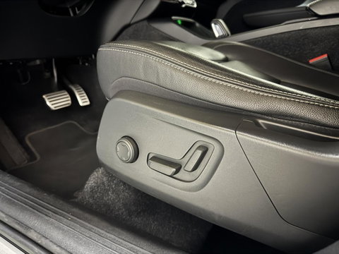 Volvo XC40 2.0 T4 R-Design Pano Camera Carplay Trekh. NAP