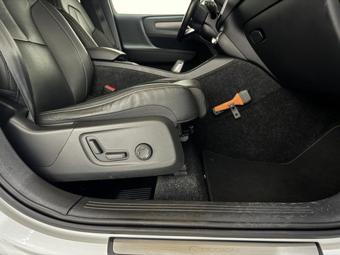 Volvo XC40 2.0 T4 R-Design Pano Camera Carplay Trekh. NAP