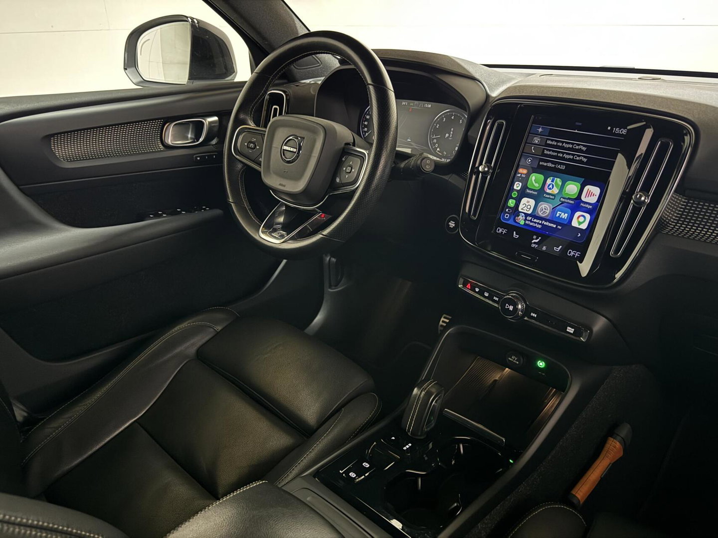 Volvo XC40 2.0 T4 R-Design Pano Camera Carplay Trekh. NAP