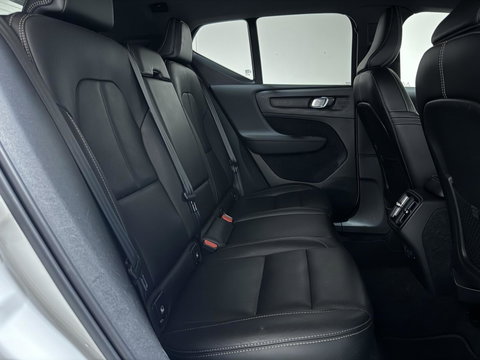 Volvo XC40 2.0 T4 R-Design Pano Camera Carplay Trekh. NAP