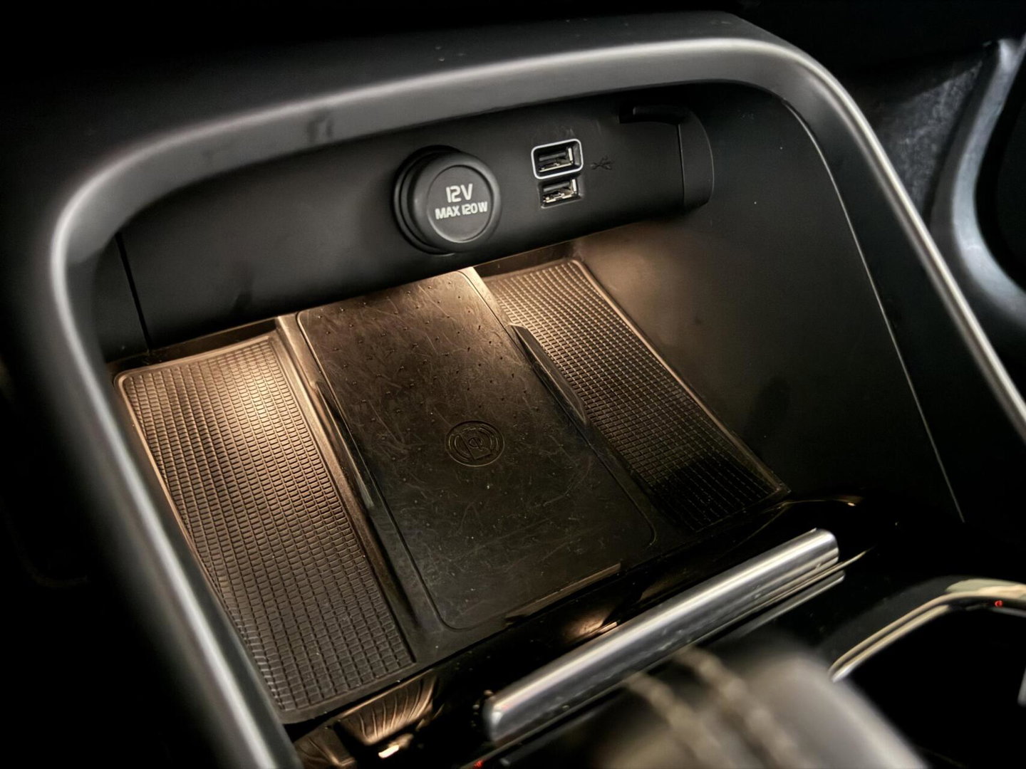 Volvo XC40 2.0 T4 R-Design Pano Camera Carplay Trekh. NAP