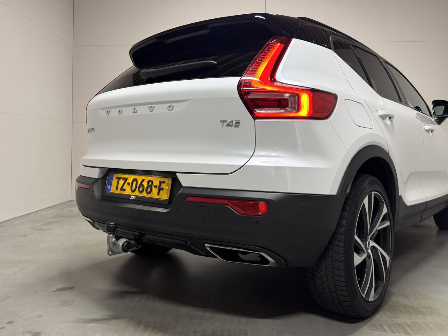 Volvo XC40 2.0 T4 R-Design Pano Camera Carplay Trekh. NAP