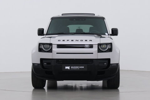 Land Rover Defender 110 P300e X-Dynamic SE | Luchtvering | ClearSight | Black Pack | Panoramadak | Trekhaak | 360° Camera | Koelbox | ACC