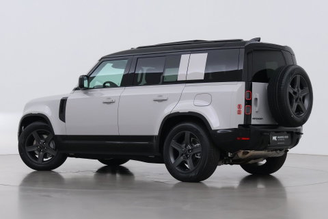 Land Rover Defender 110 P300e X-Dynamic SE | Luchtvering | ClearSight | Black Pack | Panoramadak | Trekhaak | 360° Camera | Koelbox | ACC