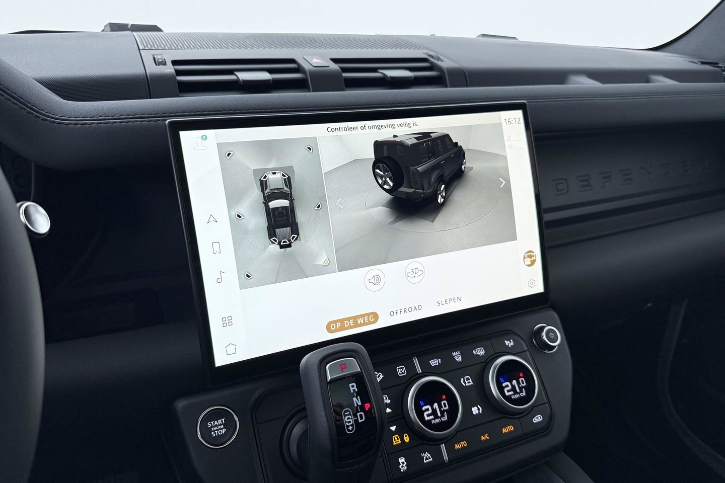 Land Rover Defender 110 P300e X-Dynamic SE | Luchtvering | ClearSight | Black Pack | Panoramadak | Trekhaak | 360° Camera | Koelbox | ACC