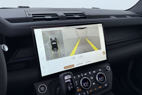 Land Rover Defender 110 P300e X-Dynamic SE | Luchtvering | ClearSight | Black Pack | Panoramadak | Trekhaak | 360° Camera | Koelbox | ACC