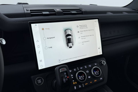 Land Rover Defender 110 P300e X-Dynamic SE | Luchtvering | ClearSight | Black Pack | Panoramadak | Trekhaak | 360° Camera | Koelbox | ACC
