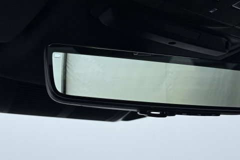 Land Rover Defender 110 P300e X-Dynamic SE | Luchtvering | ClearSight | Black Pack | Panoramadak | Trekhaak | 360° Camera | Koelbox | ACC