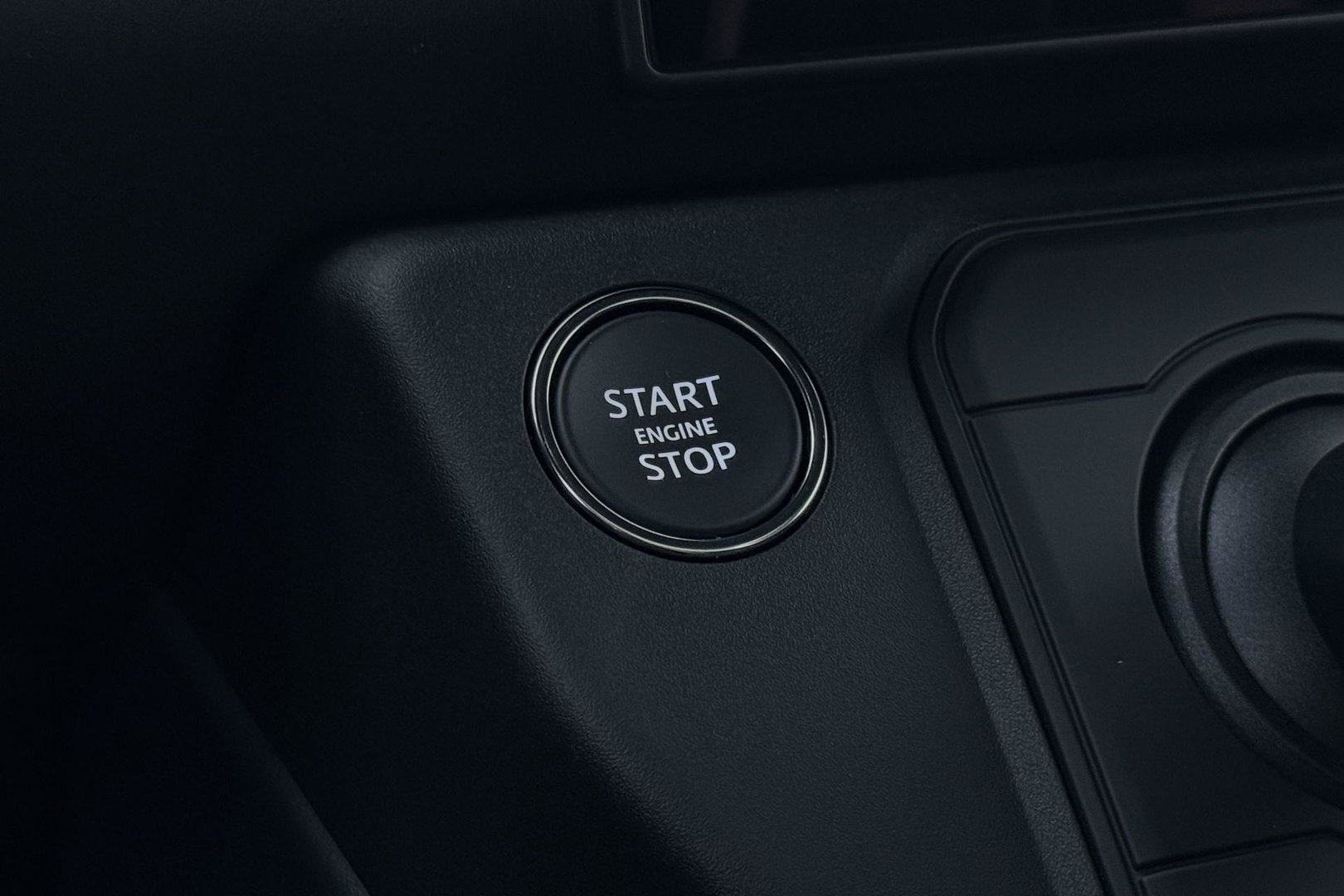 Land Rover Defender 110 P300e X-Dynamic SE | Luchtvering | ClearSight | Black Pack | Panoramadak | Trekhaak | 360° Camera | Koelbox | ACC