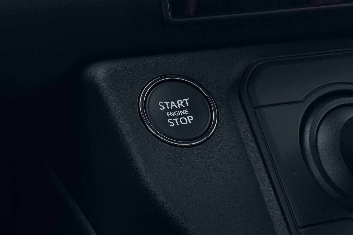 Land Rover Defender 110 P300e X-Dynamic SE | Luchtvering | ClearSight | Black Pack | Panoramadak | Trekhaak | 360° Camera | Koelbox | ACC