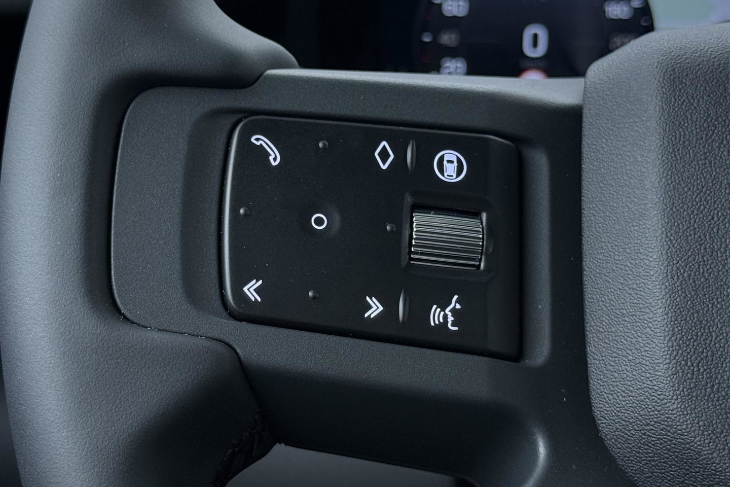 Land Rover Defender 110 P300e X-Dynamic SE | Luchtvering | ClearSight | Black Pack | Panoramadak | Trekhaak | 360° Camera | Koelbox | ACC
