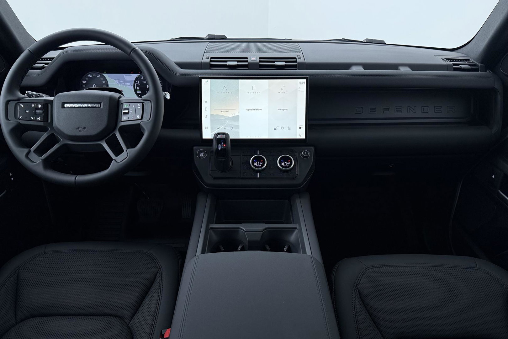 Land Rover Defender 110 P300e X-Dynamic SE | Luchtvering | ClearSight | Black Pack | Panoramadak | Trekhaak | 360° Camera | Koelbox | ACC