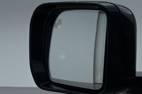 Land Rover Defender 110 P300e X-Dynamic SE | Luchtvering | ClearSight | Black Pack | Panoramadak | Trekhaak | 360° Camera | Koelbox | ACC