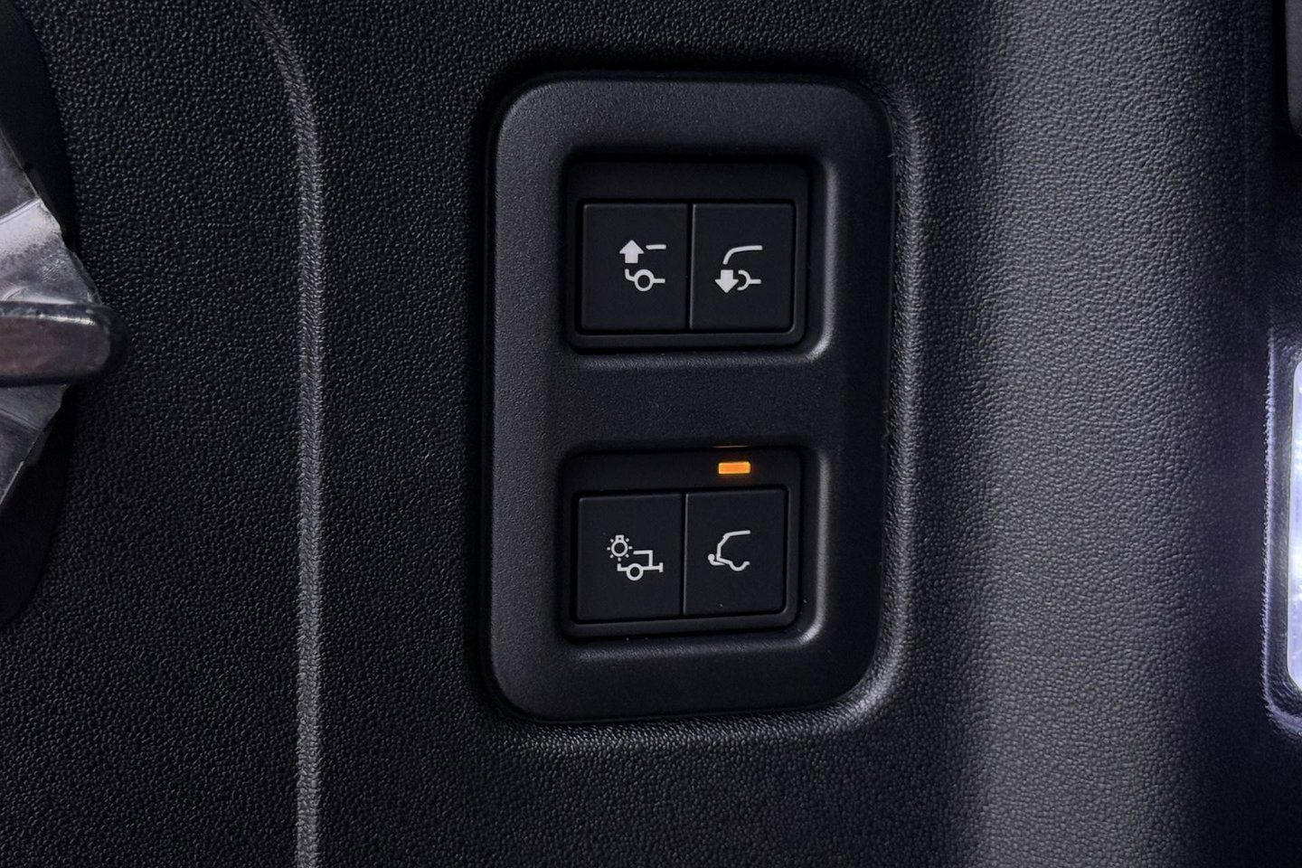 Land Rover Defender 110 P300e X-Dynamic SE | Luchtvering | ClearSight | Black Pack | Panoramadak | Trekhaak | 360° Camera | Koelbox | ACC