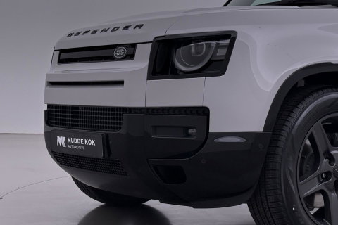Land Rover Defender 110 P300e X-Dynamic SE | Luchtvering | ClearSight | Black Pack | Panoramadak | Trekhaak | 360° Camera | Koelbox | ACC