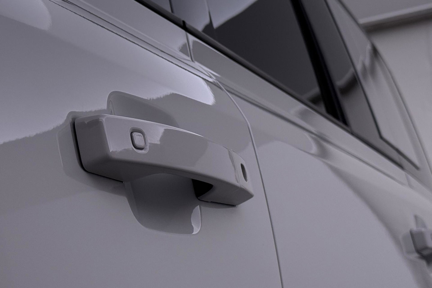 Land Rover Defender 110 P300e X-Dynamic SE | Luchtvering | ClearSight | Black Pack | Panoramadak | Trekhaak | 360° Camera | Koelbox | ACC