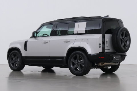 Land Rover Defender 110 P300e X-Dynamic SE | Luchtvering | ClearSight | Black Pack | Panoramadak | Trekhaak | 360° Camera | Koelbox | ACC