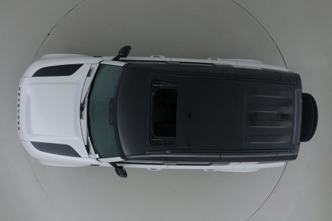 Land Rover Defender 110 P300e X-Dynamic SE | Luchtvering | ClearSight | Black Pack | Panoramadak | Trekhaak | 360° Camera | Koelbox | ACC